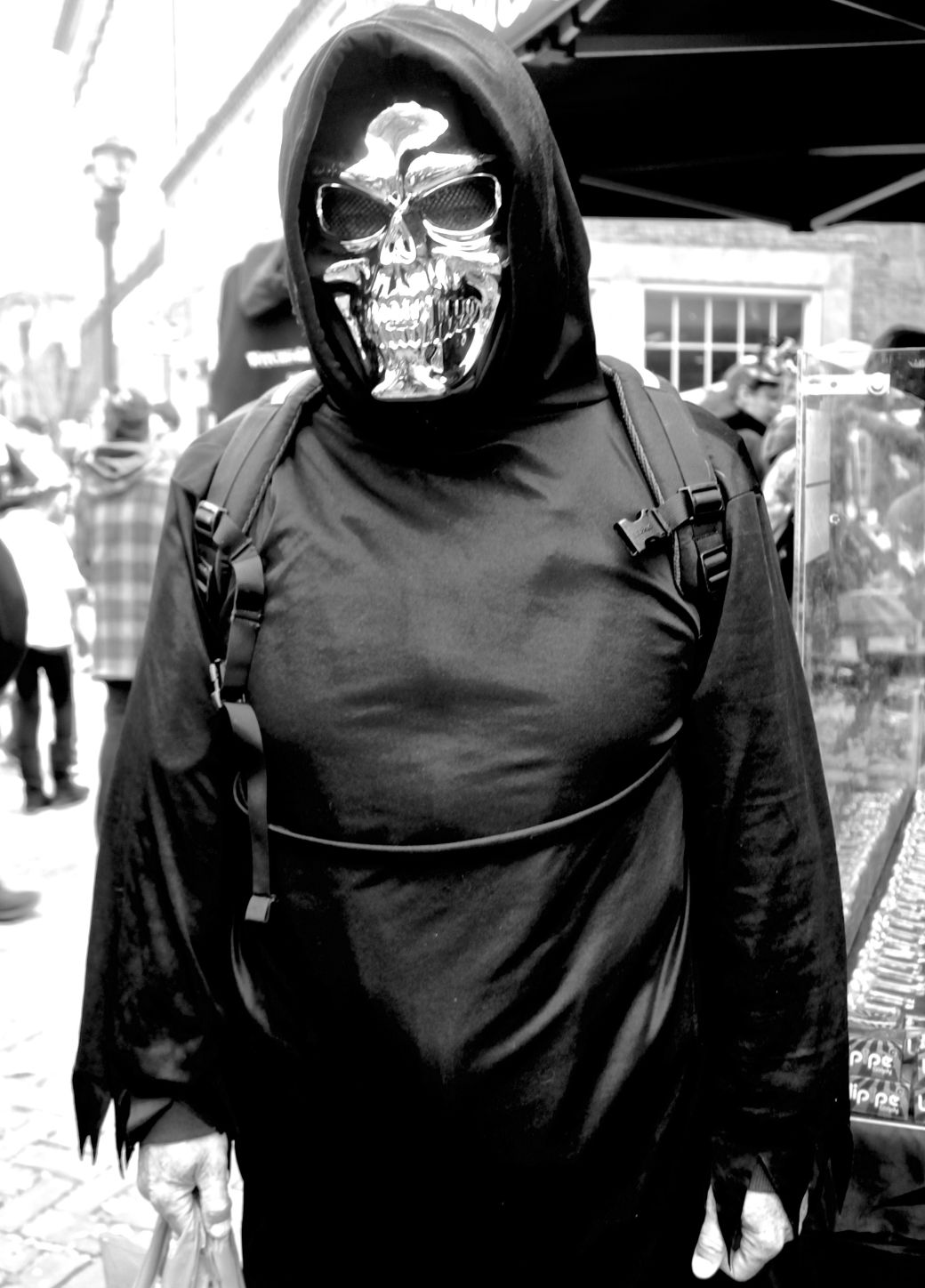 salem halloween 2013 man in silver mask