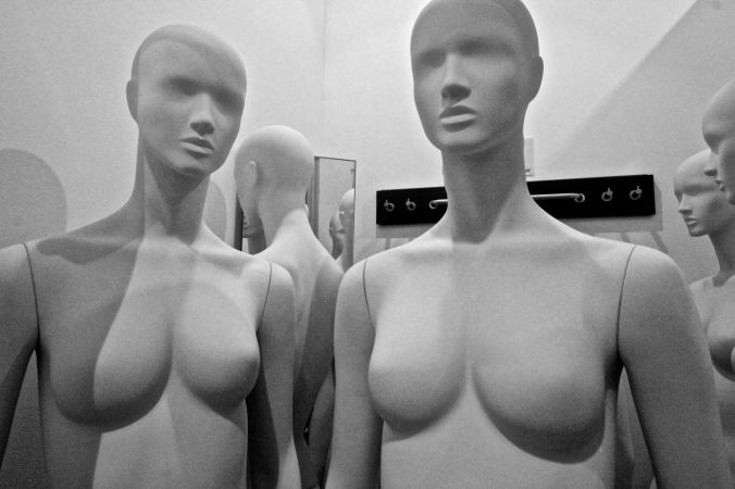 boston h&amp;m store downtown crossing mannequins 6